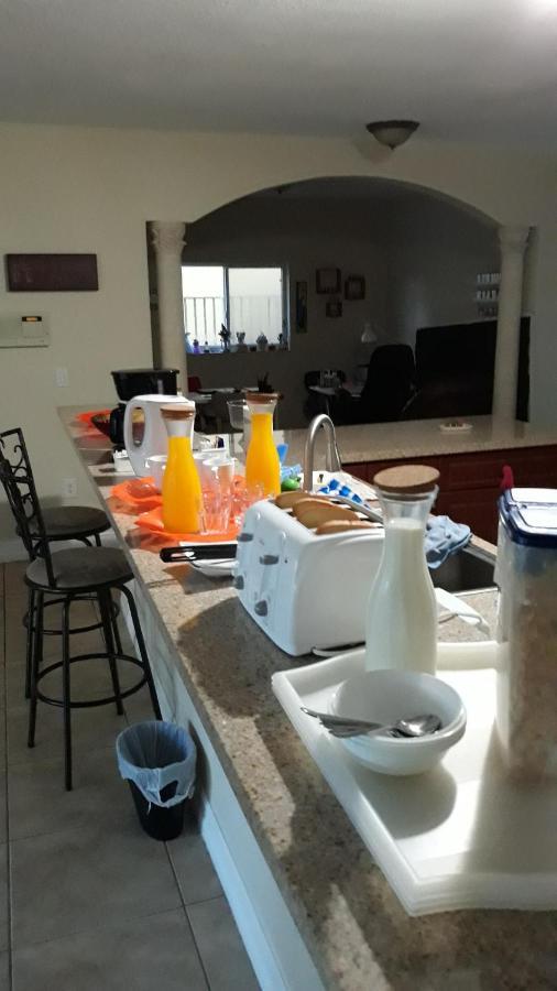 Hennesseey House Florida Homestay Miami