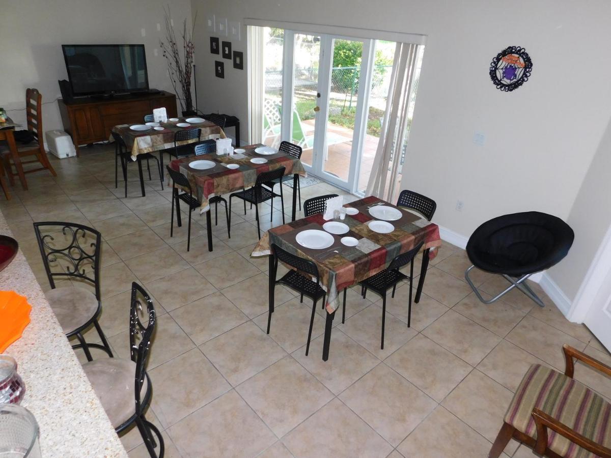 Hennesseey House Florida Homestay *